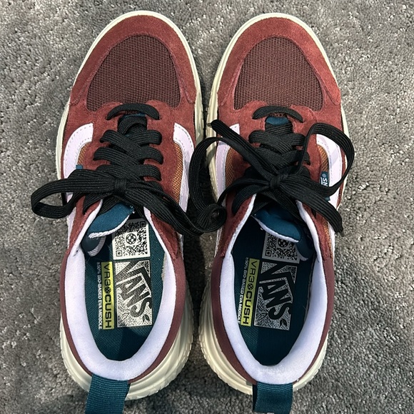 Vans VR3 Cush - like new! Wore one time. True to size. Women’s size 7 - Picture 3 of 5